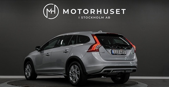 Volvo V60 Cross Country 4 of 5