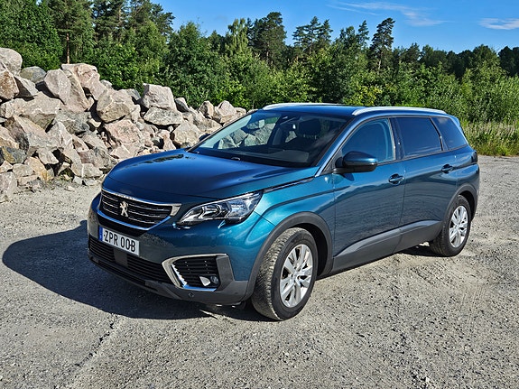 Peugeot 5008 2 of 5