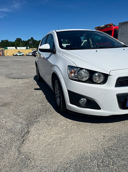 Chevrolet Aveo 4 of 5