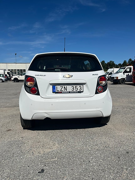 Chevrolet Aveo 2 of 5