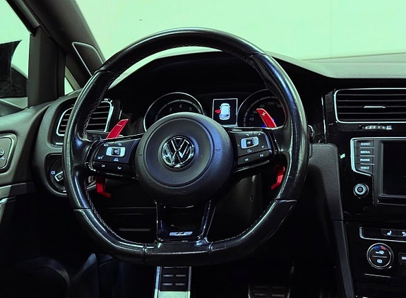 Volkswagen Golf VII 2 of 5