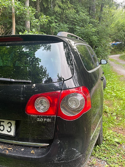 Volkswagen Passat 2 of 3