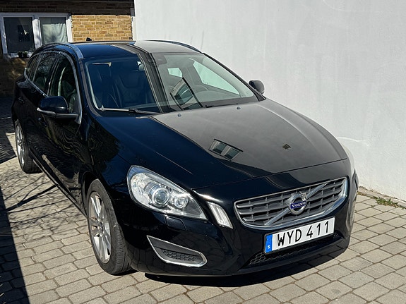 Volvo V60 2 of 5