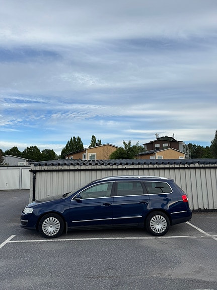 Volkswagen Passat 2 of 5
