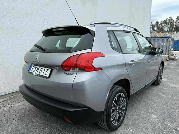 Peugeot 2008 2 of 5