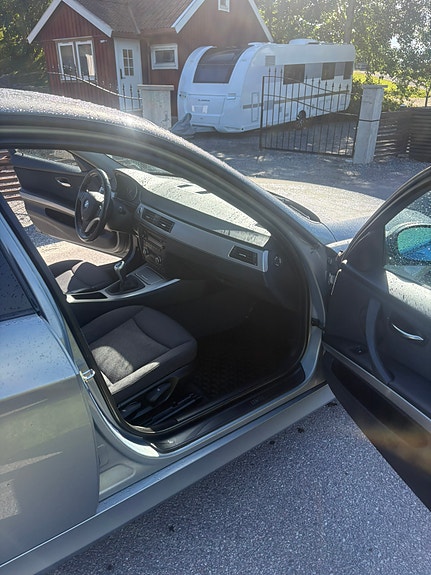 BMW 318d 4 of 6