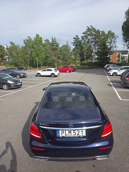 Mercedes-Benz E200 d 3 of 5
