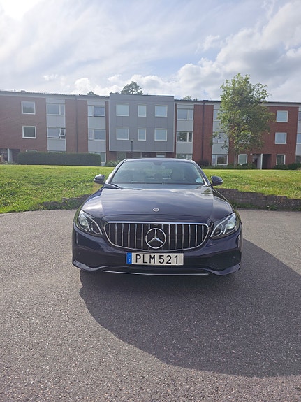 Mercedes-Benz E200 d 2 of 5