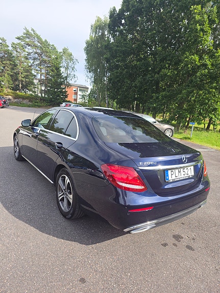 Mercedes-Benz E200 d 4 of 5