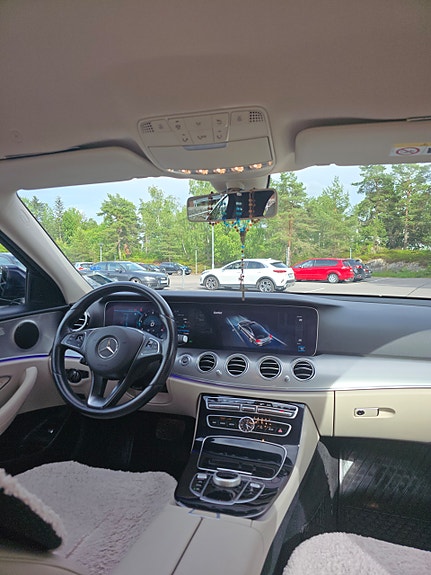 Mercedes-Benz E200 d 5 of 5