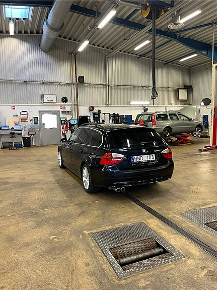 BMW 325i 5 of 5