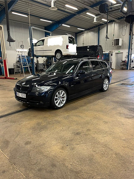 BMW 325i 2 of 5