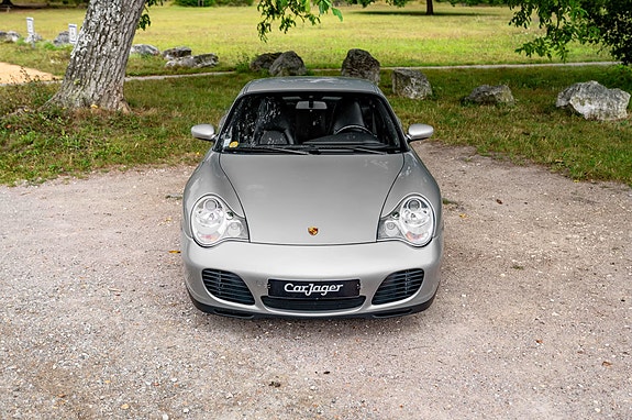 Porsche 911 Carrera 4S 2 of 5
