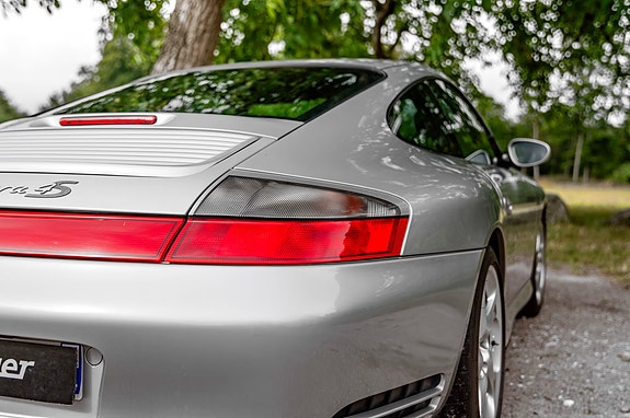 Porsche 911 Carrera 4S 5 of 5
