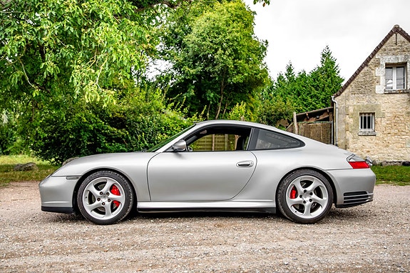 Porsche 911 Carrera 4S 3 of 5