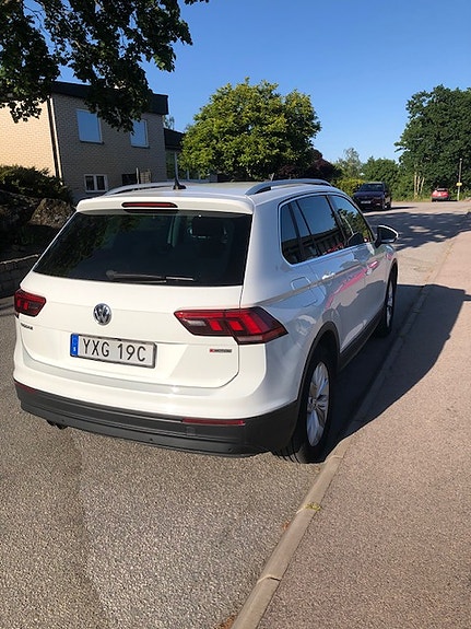 Volkswagen Tiguan 2 of 5