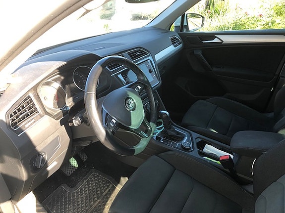 Volkswagen Tiguan 3 of 5
