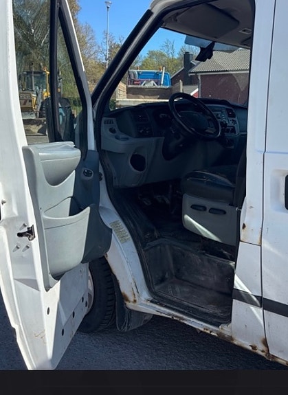 Ford Transit 120 2 of 5