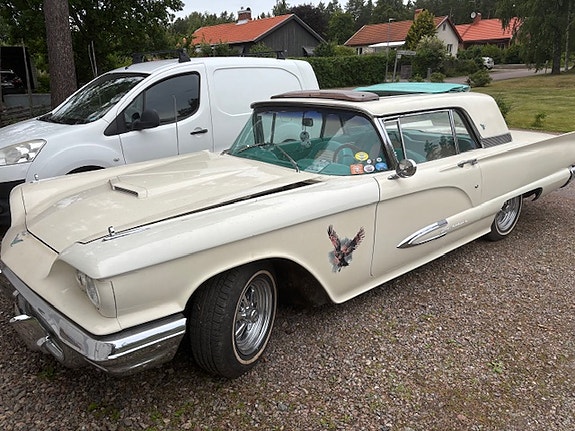 Ford Thunderbird 2 of 4