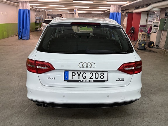 Audi A4 11 of 30