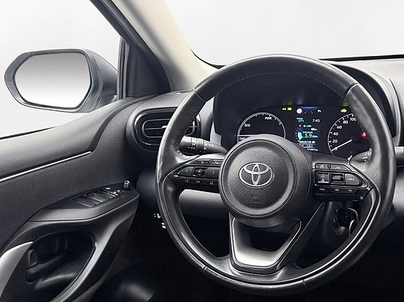 Toyota Yaris 16 of 23