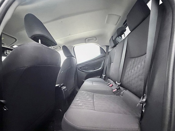 Toyota Yaris 14 of 23
