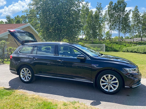 Volkswagen Passat 11 of 15