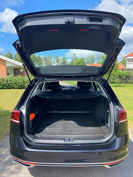 Volkswagen Passat 10 of 15