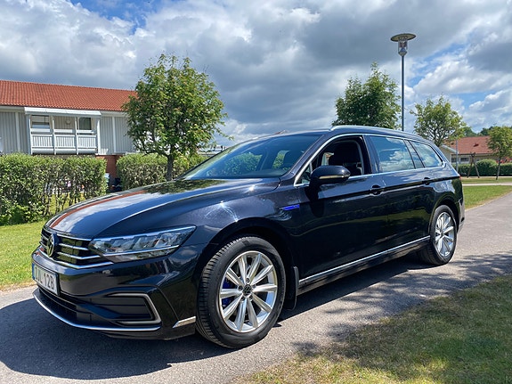 Volkswagen Passat 2 of 5