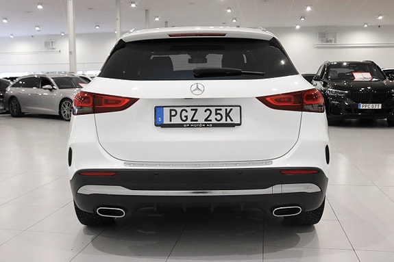 Mercedes-Benz GLA200 4 of 29