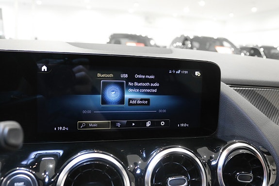 Mercedes-Benz GLA200 28 of 29