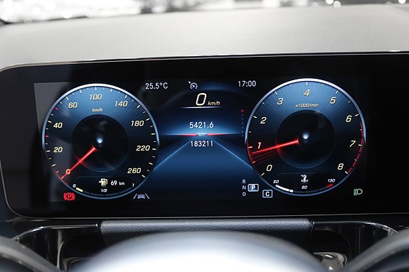 Mercedes-Benz GLA200 24 of 29