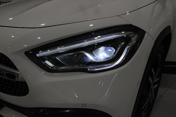 Mercedes-Benz GLA200 8 of 29
