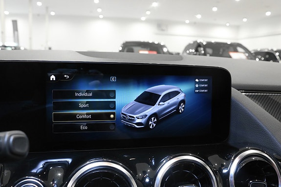 Mercedes-Benz GLA200 26 of 29