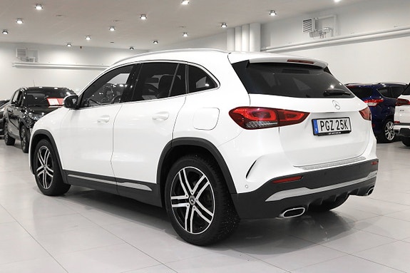 Mercedes-Benz GLA200 5 of 29