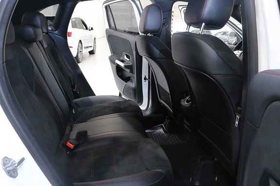 Mercedes-Benz GLA200 16 of 29