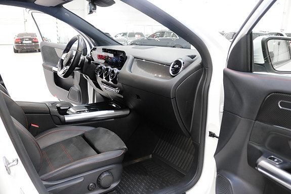 Mercedes-Benz GLA200 12 of 29