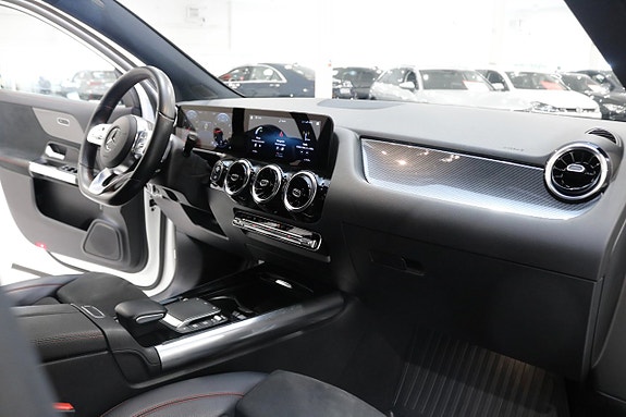Mercedes-Benz GLA200 11 of 29