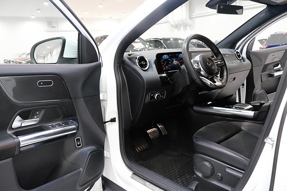 Mercedes-Benz GLA200 10 of 29