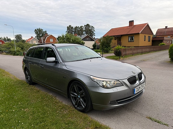 BMW 523i 4 of 5