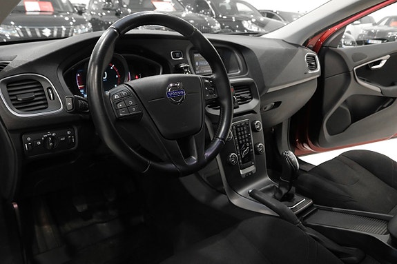 Volvo V40 8 of 23