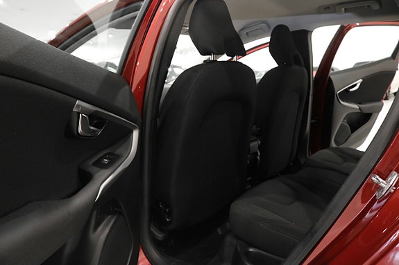 Volvo V40 14 of 23
