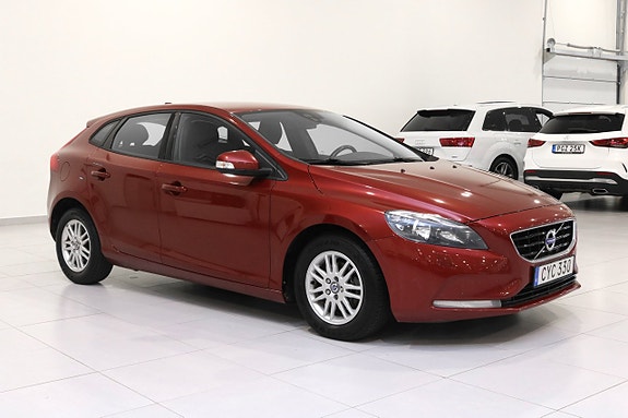 Volvo V40 2 of 5