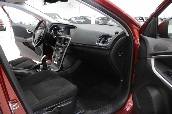 Volvo V40 11 of 23