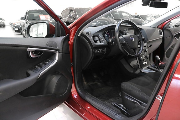 Volvo V40 9 of 23