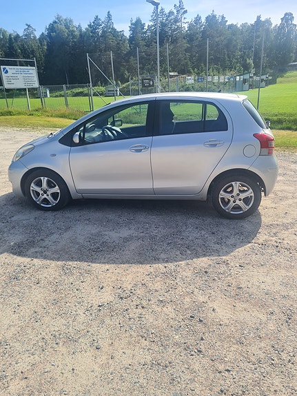 Toyota Yaris 4 of 5