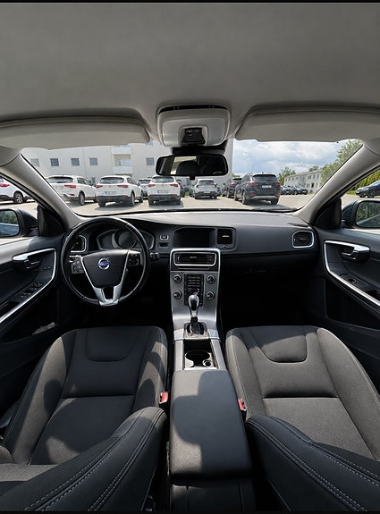 Volvo V60 4 of 5