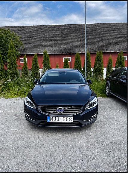 Volvo V60 2 of 5