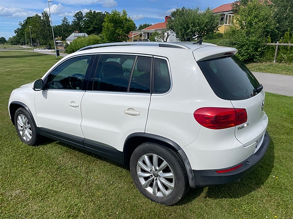 Volkswagen Tiguan 2 of 5