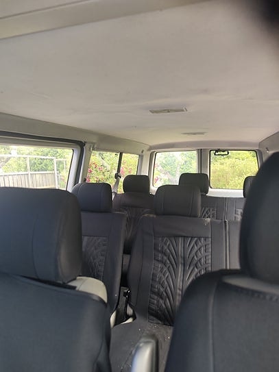Volkswagen Caravelle 4 of 9